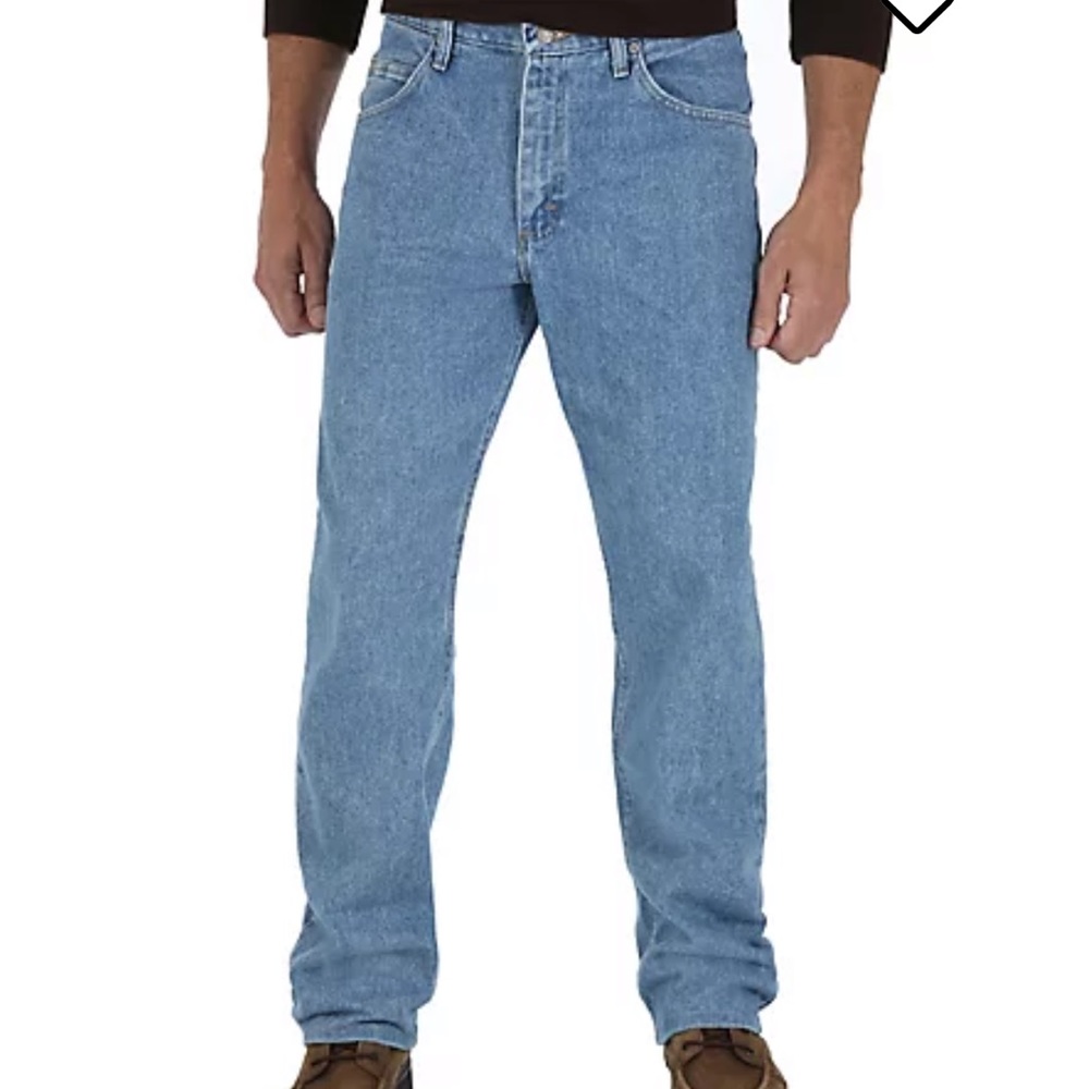 Men’s wranglers 40x30 relaxed fit.